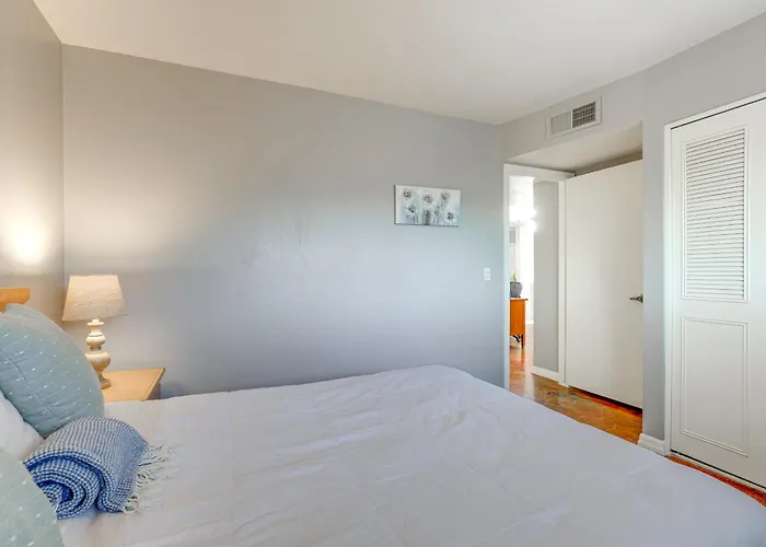 Holiday home 5 Mi To Asu! Family Getaway W/ Patio & Fire Pit