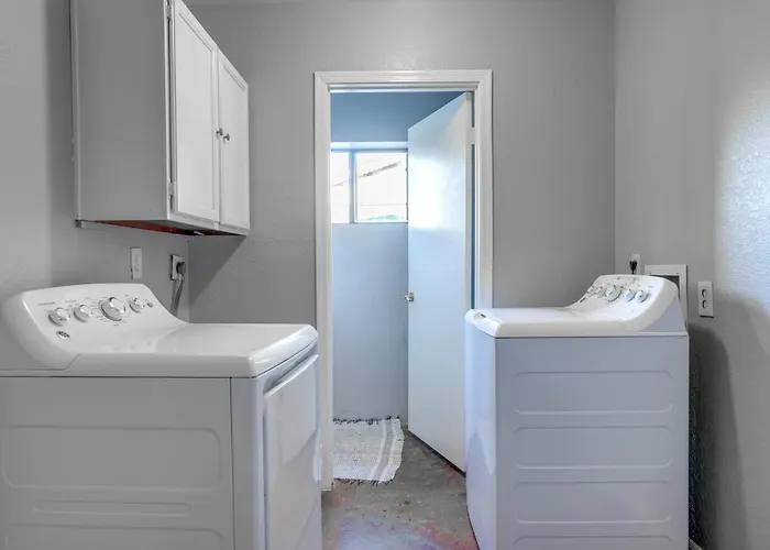 Holiday home 5 Mi To Asu! Family Getaway W/ Patio & Fire Pit *