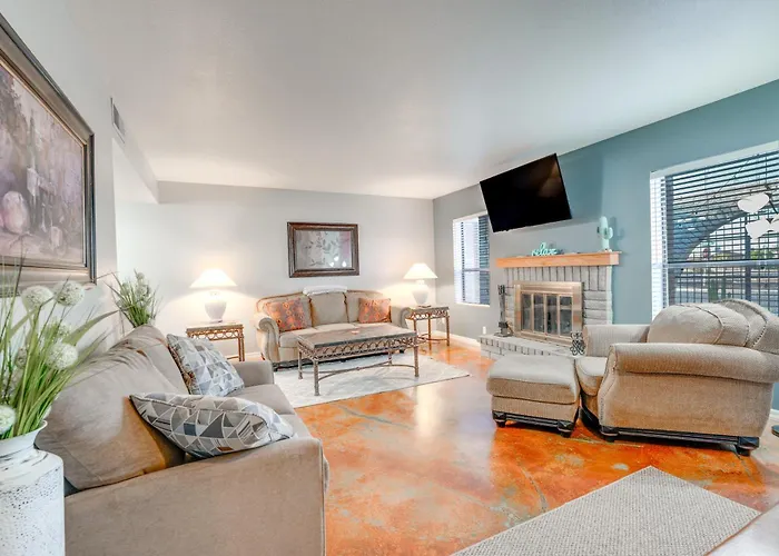 Holiday home 5 Mi To Asu! Family Getaway W/ Patio & Fire Pit Tempe