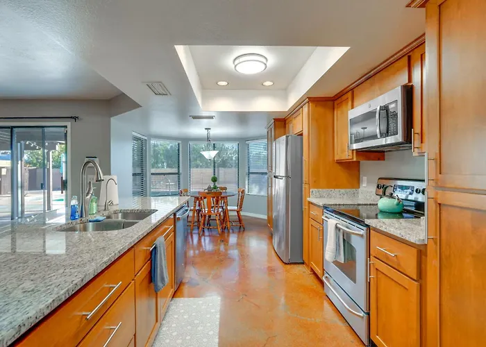 Holiday home 5 Mi To Asu! Family Getaway W/ Patio & Fire Pit *